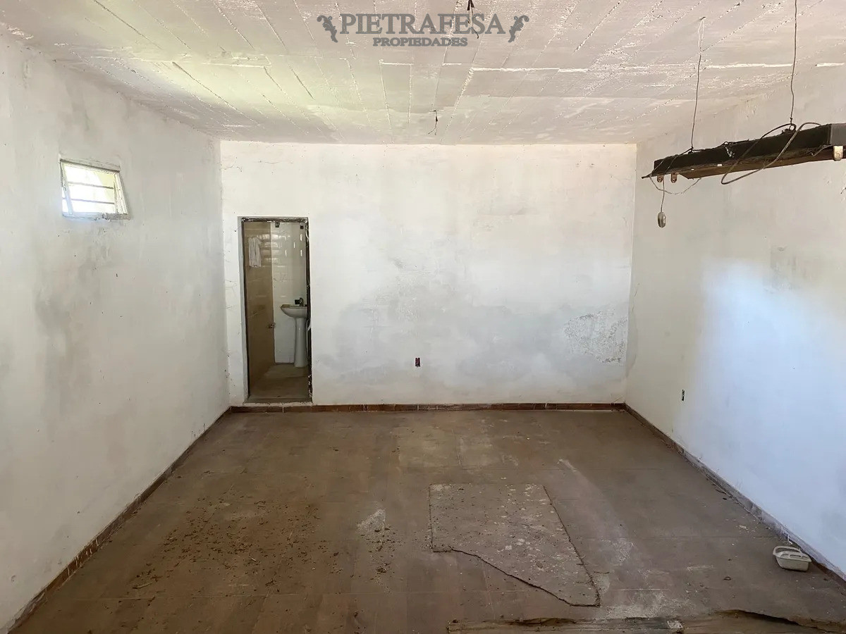 Local Comercial ID.14681 - Local en alquiler, 1 baño, patio, cochera. Union.