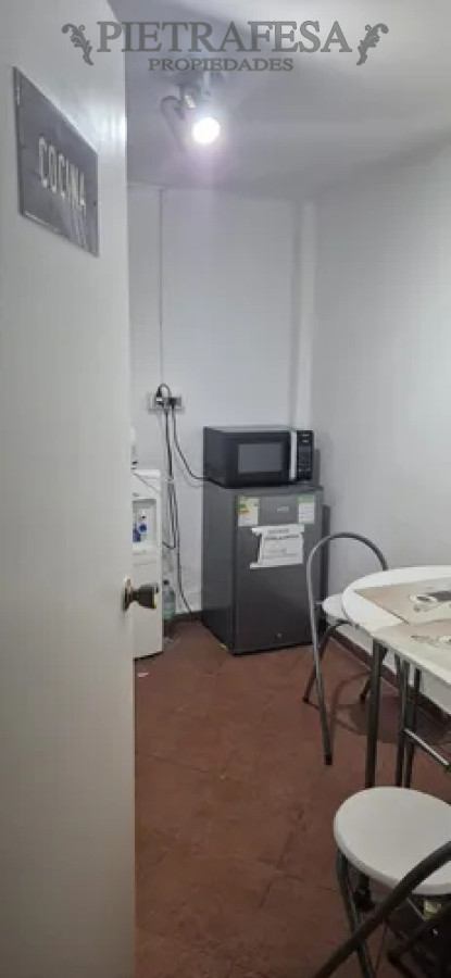 Local Comercial ID.13911 - Local en zona centro, 1 baño, cocina, depósito.