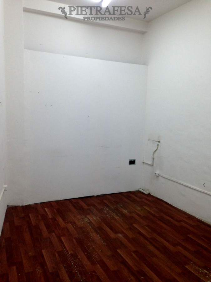 Local Comercial ID.13592 - Local en alquiler, 2baños. Cordón.