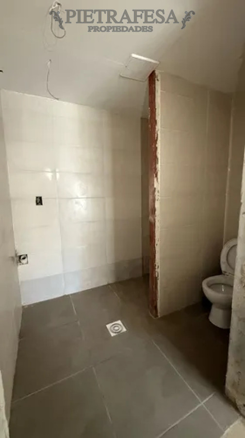 Local Comercial ID.14181 - Local en alquiler, 2 baños, garaje. Cordón.