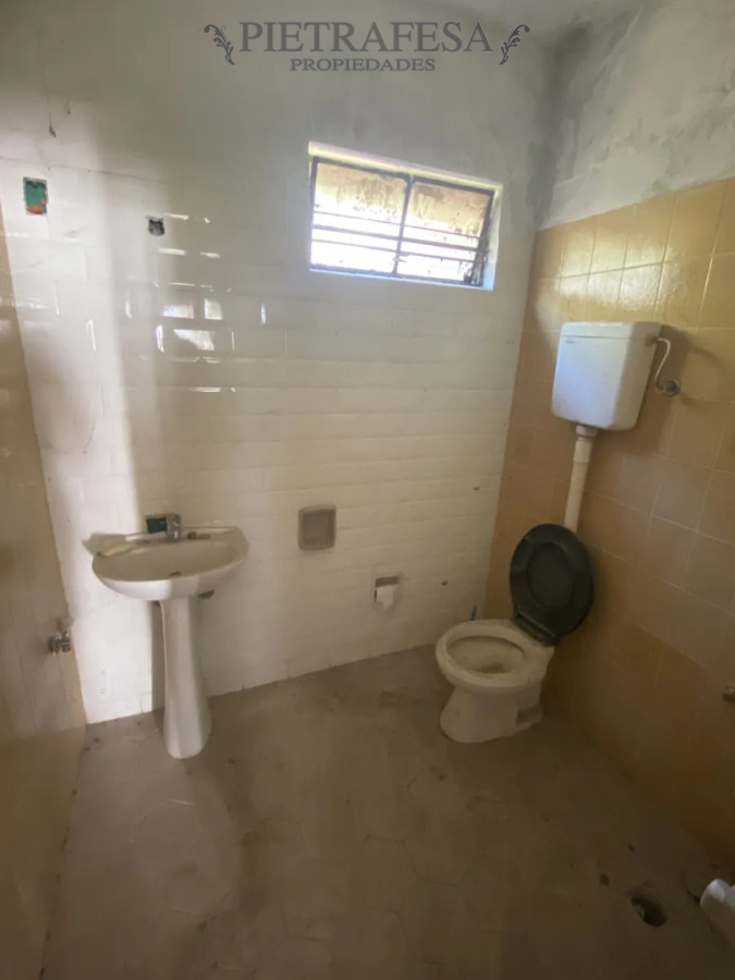 Local Comercial ID.14681 - Local en alquiler, 1 baño, patio, cochera. Union.