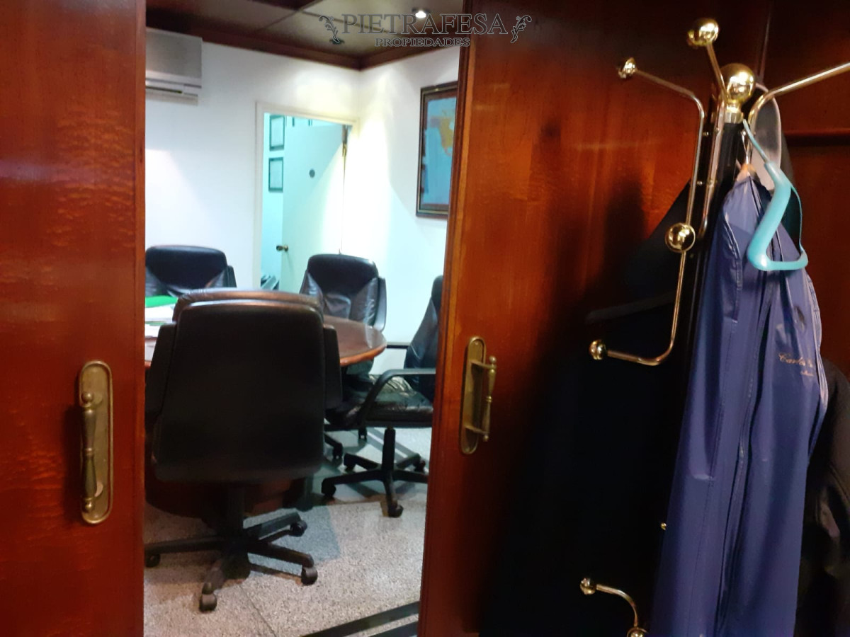 Local Comercial ID.1677 - Local en venta 9 ambientes 7 baños - Colonia - Centro 