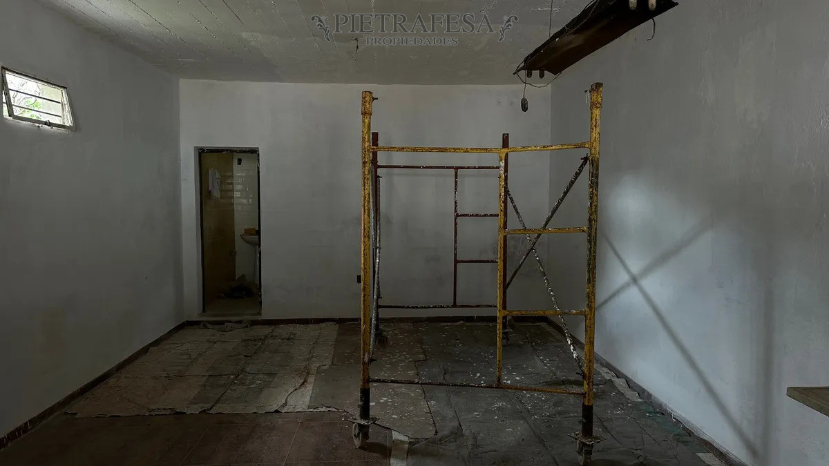 Local Comercial ID.14681 - Local en alquiler, 1 baño, patio, cochera. Union.