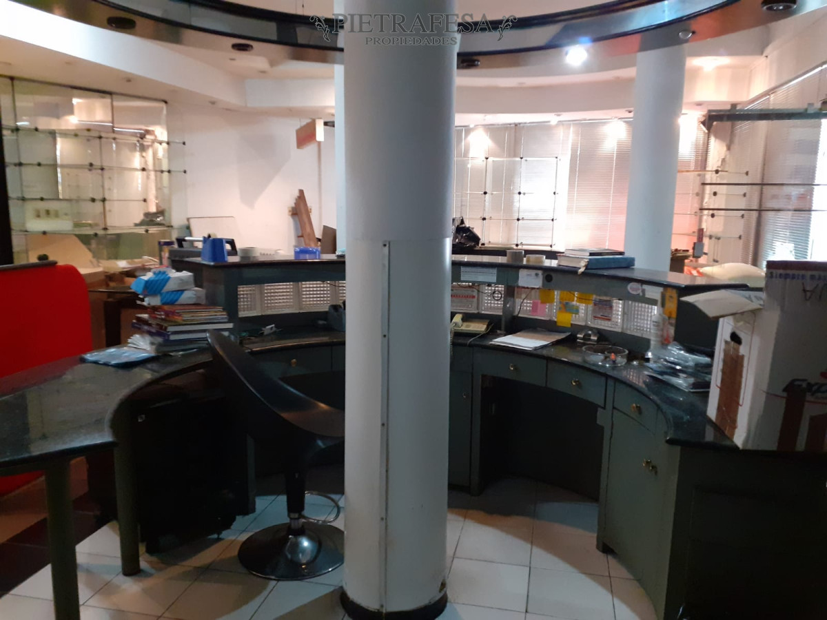 Local Comercial ID.1677 - Local en venta 9 ambientes 7 baños - Colonia - Centro 