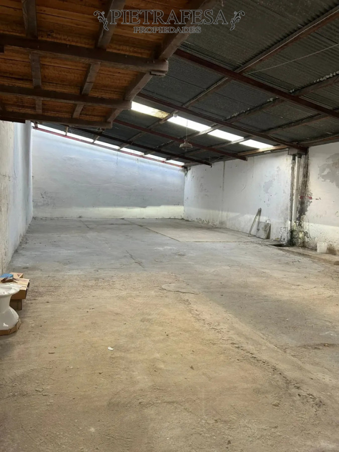 Local Comercial ID.15973 - Amplio local en alquiler, kitchenette, 1 baño. Goes.