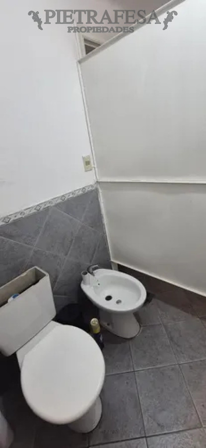 Local Comercial ID.13911 - Local en zona centro, 1 baño, cocina, depósito.
