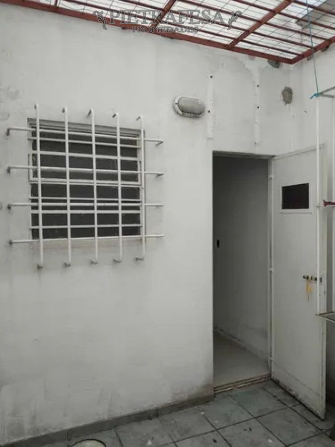 Local Comercial ID.14137 - Local en alquiler, 1 baño, patio. Unión.