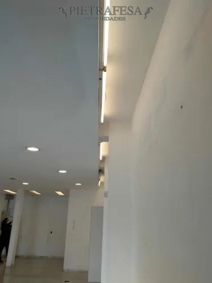 Local Comercial ID.14137 - Local en alquiler, 1 baño, patio. Unión.