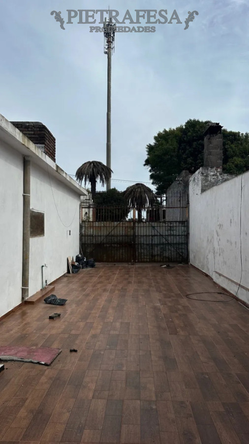 Local Comercial ID.14681 - Local en alquiler, 1 baño, patio, cochera. Union.