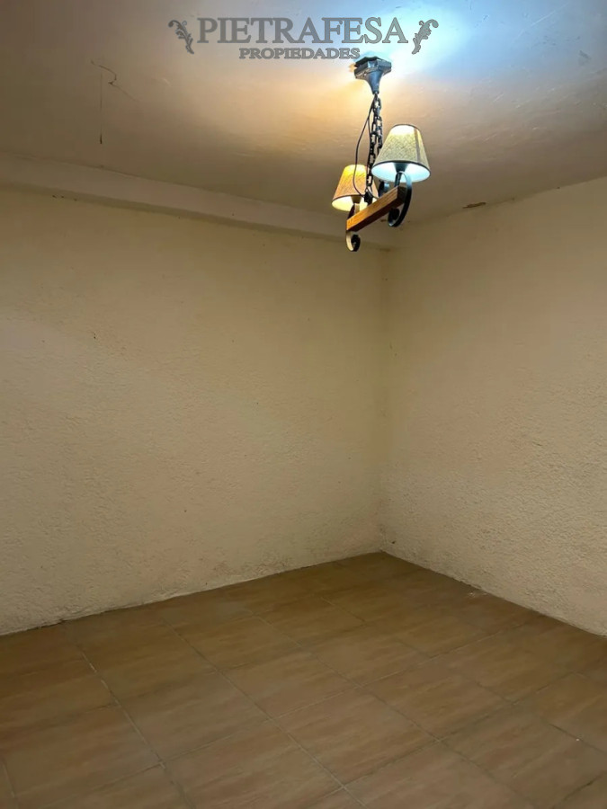 Local Comercial ID.15973 - Amplio local en alquiler, kitchenette, 1 baño. Goes.