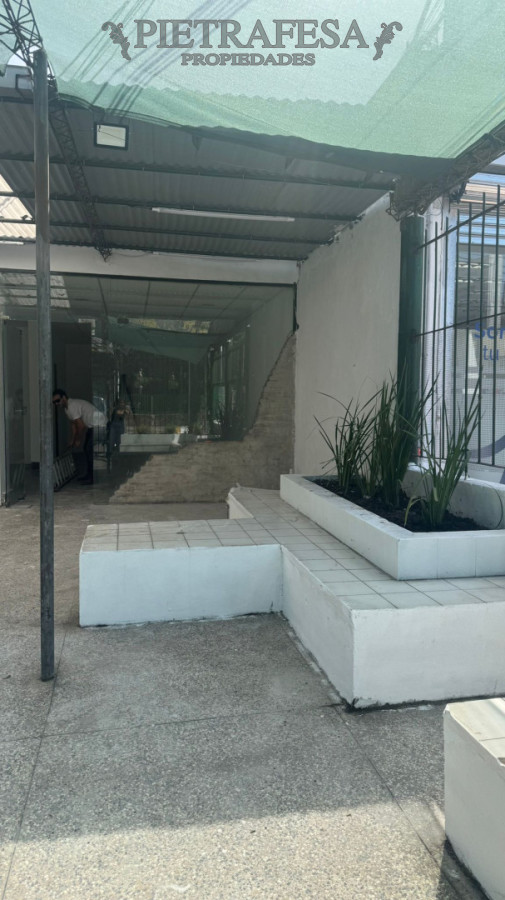 Local Comercial ID.14328 - Local + vivienda en alquiler, 2 dormitorios, 1 baño. Sayago.