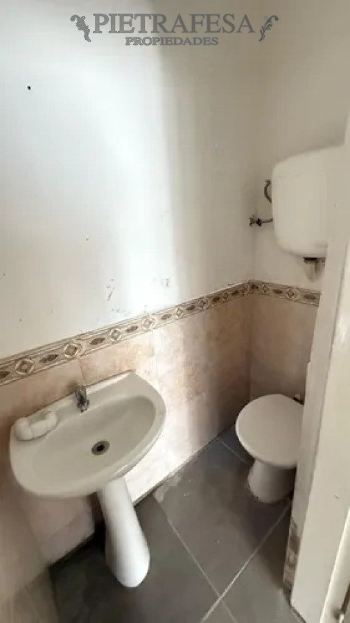 Local Comercial ID.14181 - Local en alquiler, 2 baños, garaje. Cordón.