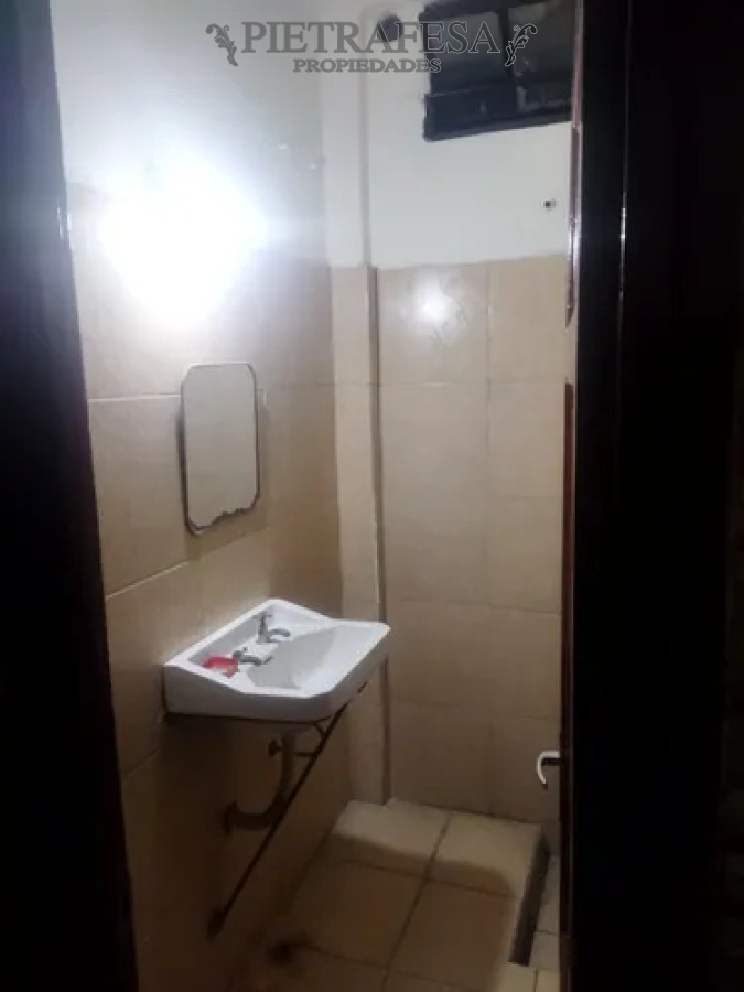 Local Comercial ID.13506 - Local en alquiler, 1dormitorio, 1baño, kitchenette. Aguada.