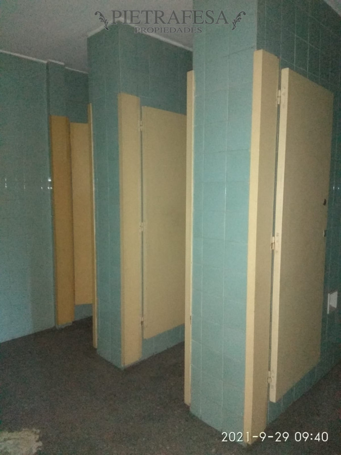 Local Comercial ID.11234 - Local en alquiler, 6 baños. Centro.