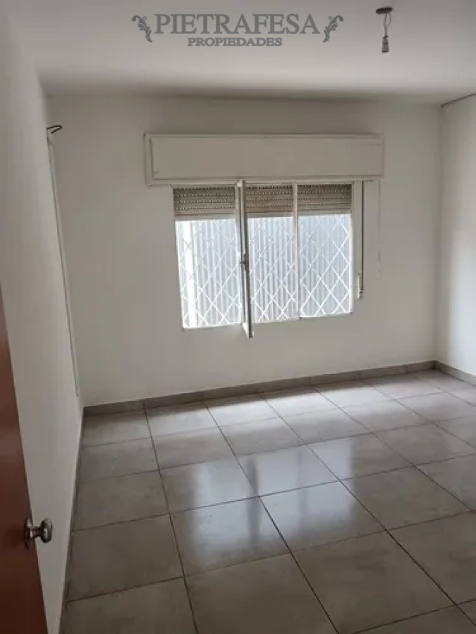 Local Comercial ID.14263 - Local en alquiler, 1 baño, cocina. Lagomar.