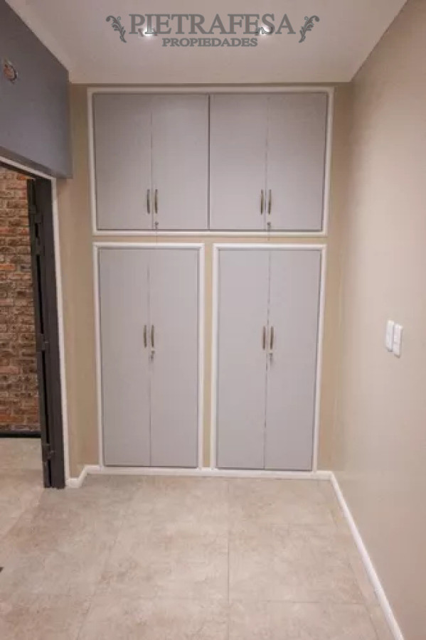 Local Comercial ID.12436 - Local en alquiler, 4baños, cocina, patio. Brazo Oriental.