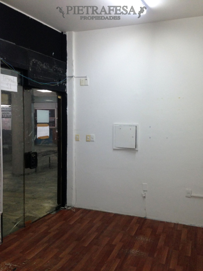 Local Comercial ID.13592 - Local en alquiler, 2baños. Cordón.