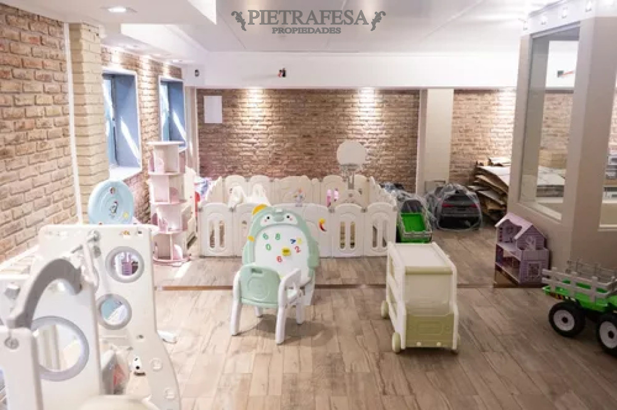 Local Comercial ID.12436 - Local en alquiler, 4baños, cocina, patio. Brazo Oriental.