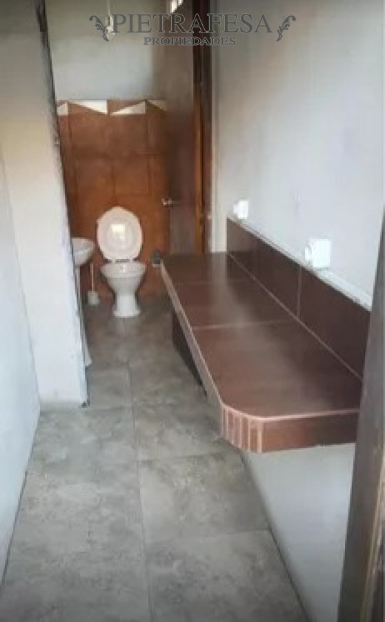 Local Comercial ID.12769 - Local en alquiler, 1baño, oficina. Nuevo Paris.