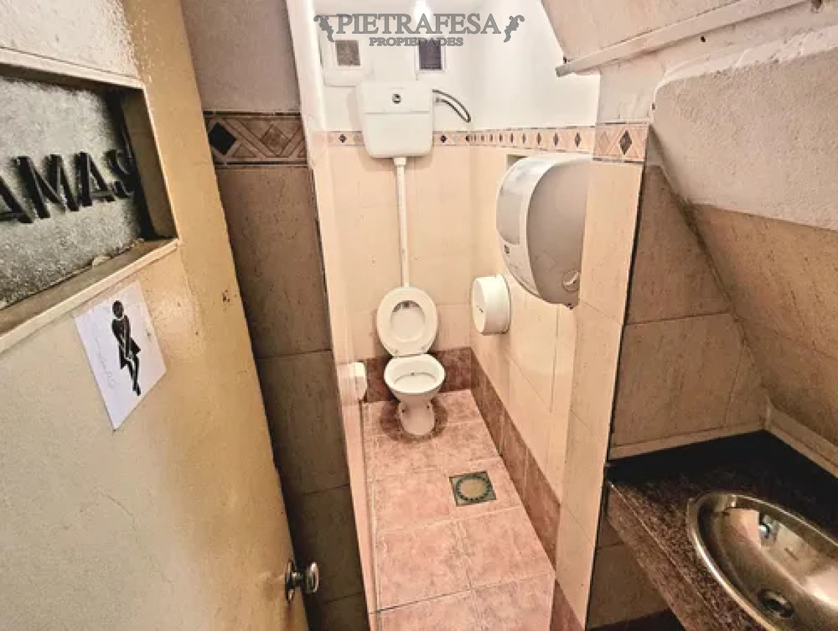 Local Comercial ID.13708 - Local en alquiler, 2baños. Ciudad Vieja.