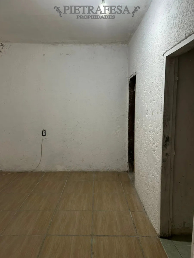 Local Comercial ID.15973 - Amplio local en alquiler, kitchenette, 1 baño. Goes.