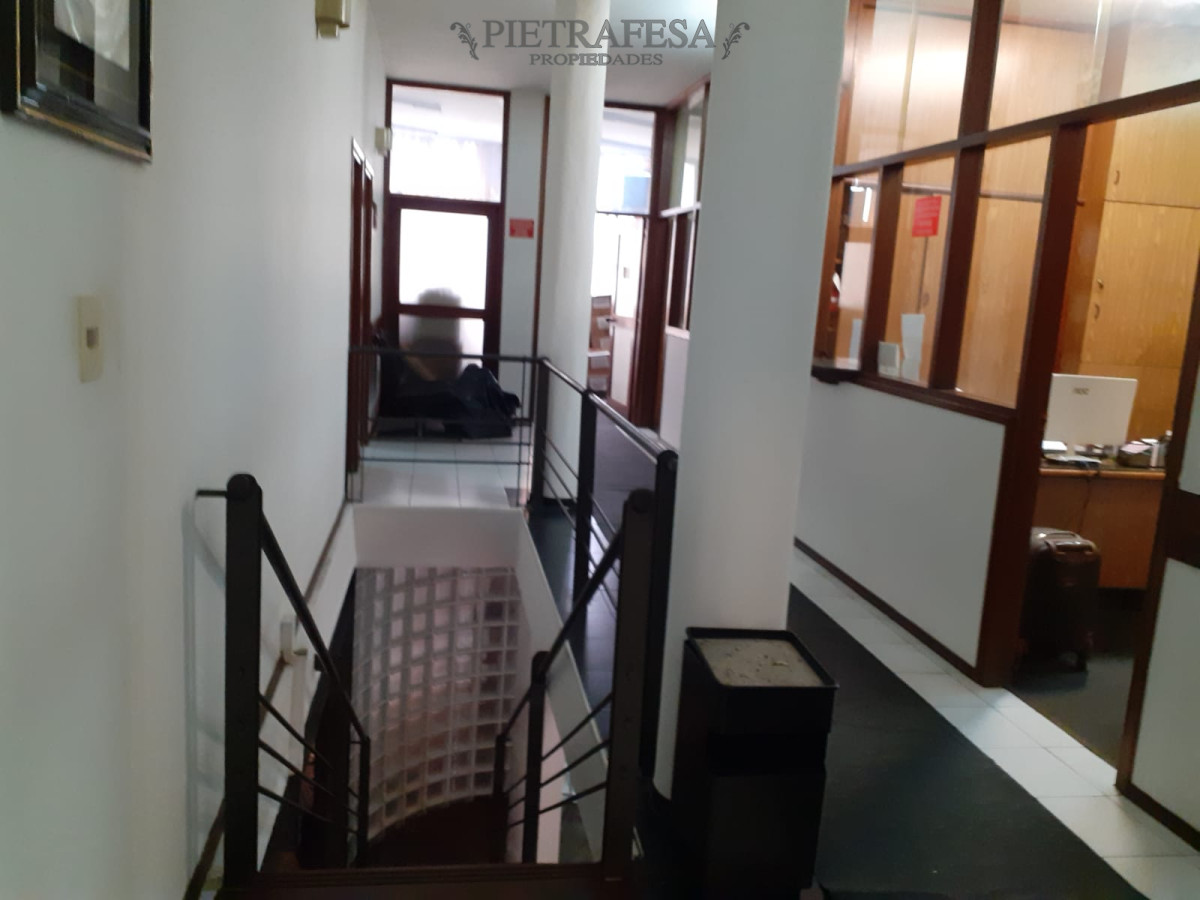 Local Comercial ID.1677 - Local en venta 9 ambientes 7 baños - Colonia - Centro 