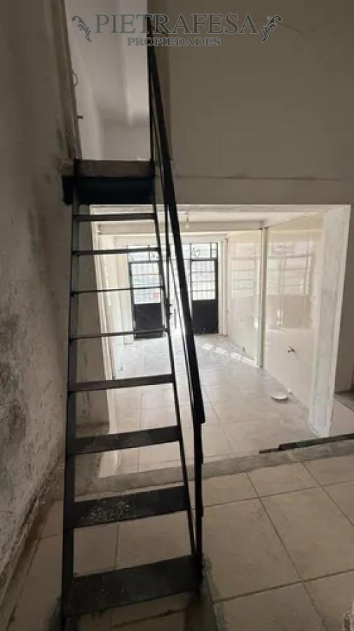 Local Comercial ID.14181 - Local en alquiler, 2 baños, garaje. Cordón.