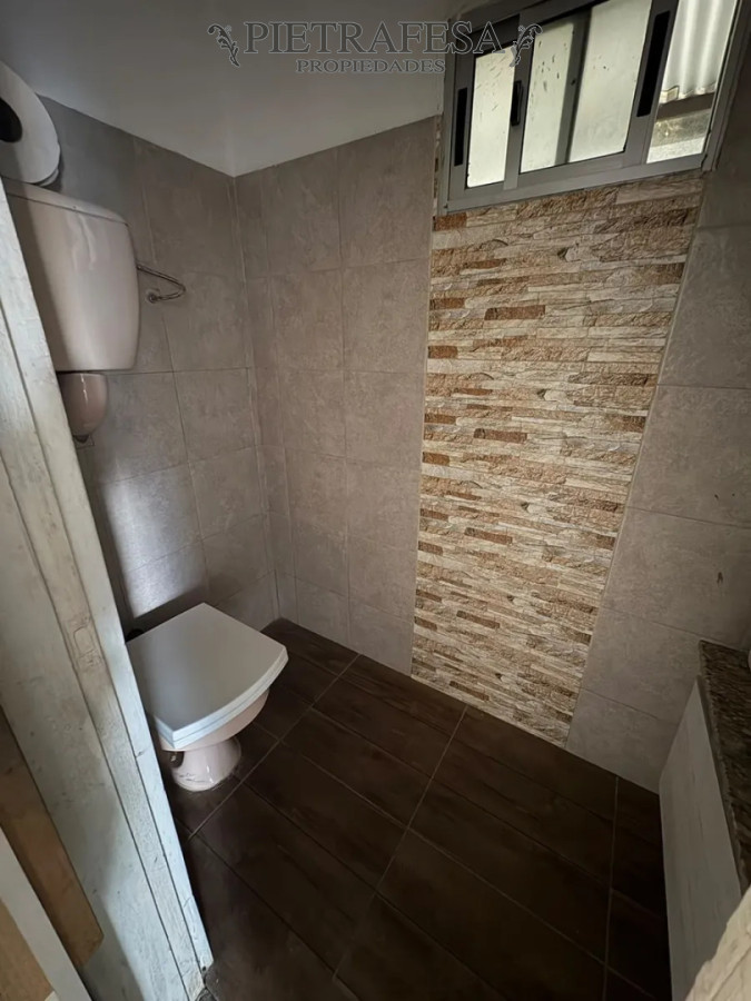 Local Comercial ID.16074 - Local en alquiler, 1 baño, cocina. Lagomar.