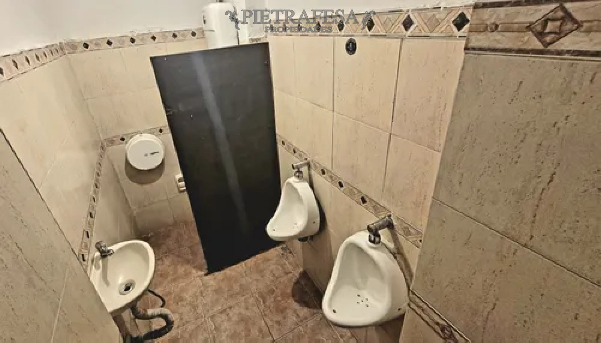 Local Comercial ID.13708 - Local en alquiler, 2baños. Ciudad Vieja.