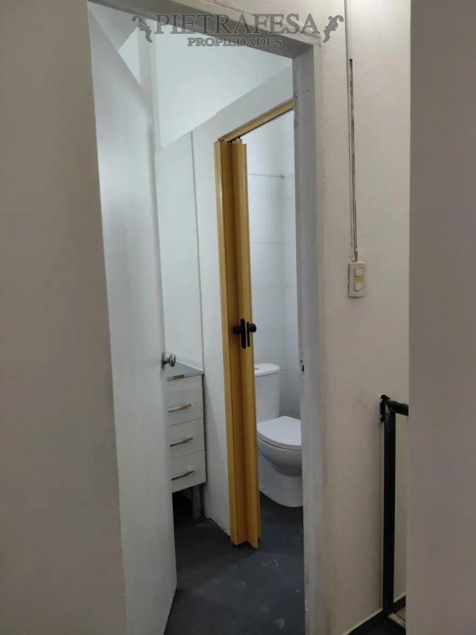 Local Comercial ID.15839 - Local en alquiler, 1 baño, kitchenette. La Blanqueada.