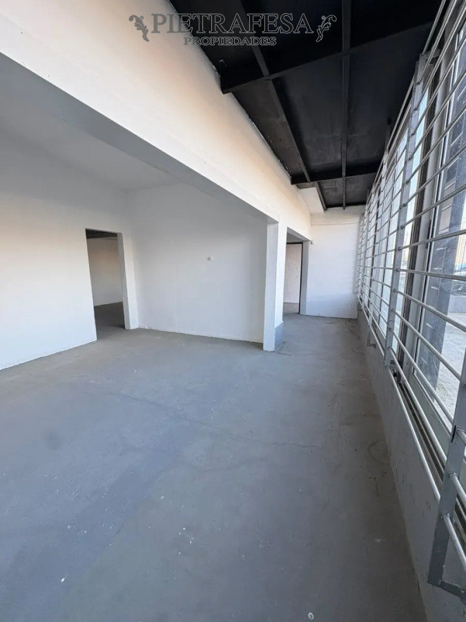Local Comercial ID.16074 - Local en alquiler, 1 baño, cocina. Lagomar.