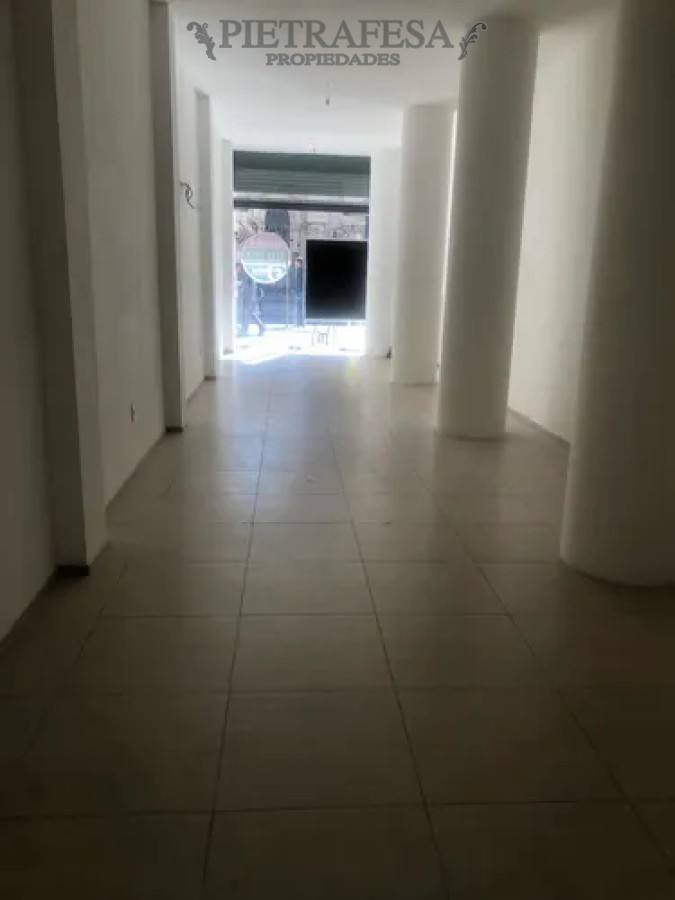 Local Comercial ID.14082 - Local en alquiler, 1 baño, cochera. Cordón.