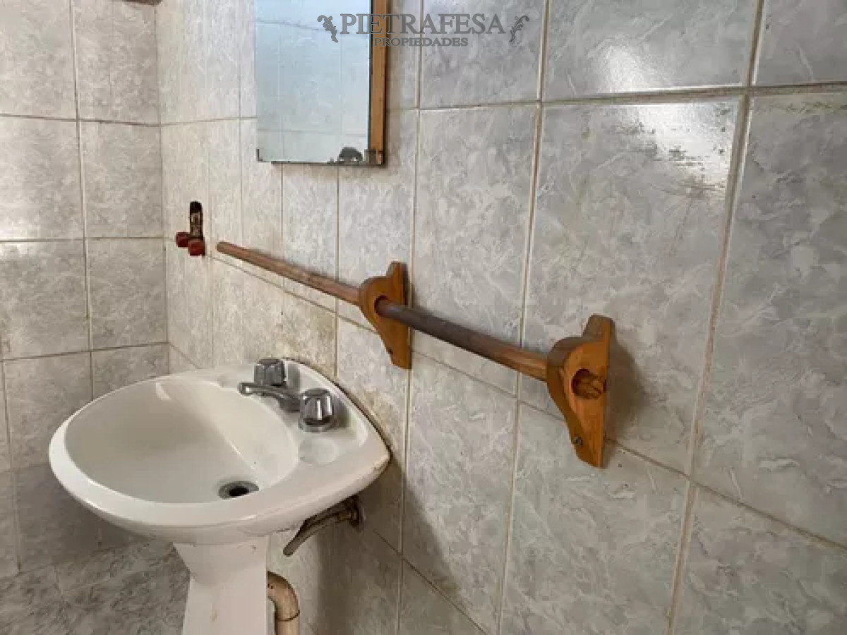 Local Comercial ID.12463 - Local en alquiler, cocina, 1baño. Shangrila.