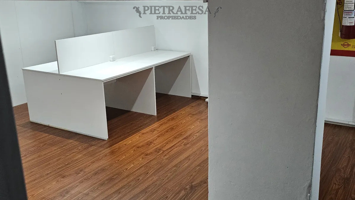 Local Comercial ID.15977 - Local en alquiler, 1 baño, entrepiso. Centro.