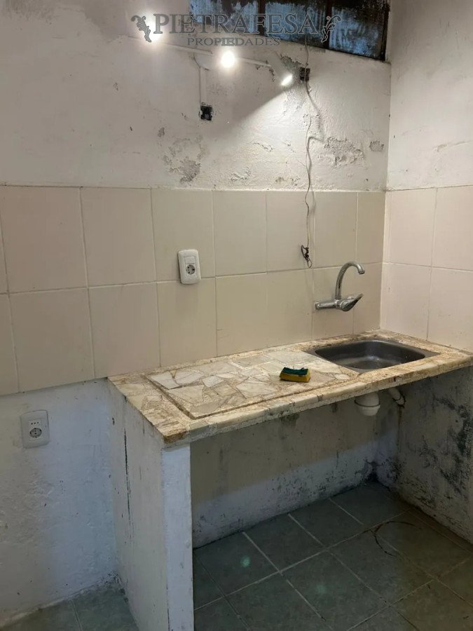 Local Comercial ID.15973 - Amplio local en alquiler, kitchenette, 1 baño. Goes.