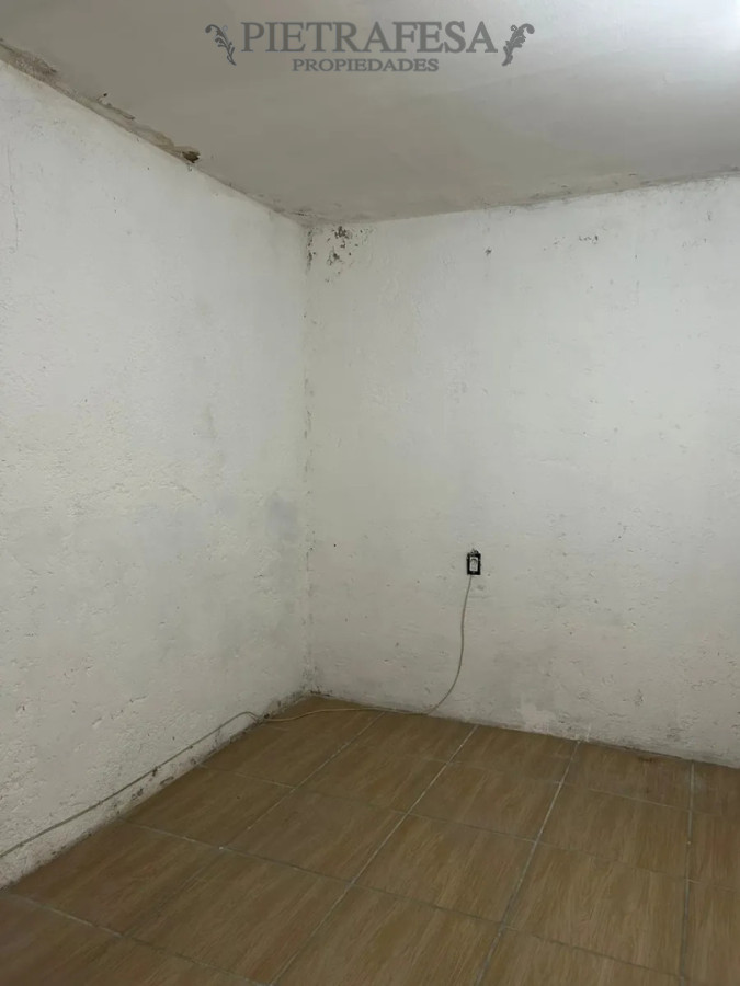 Local Comercial ID.15973 - Amplio local en alquiler, kitchenette, 1 baño. Goes.
