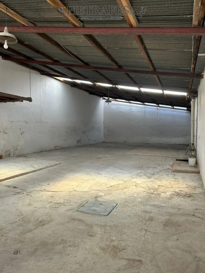 Local Comercial ID.15973 - Amplio local en alquiler, kitchenette, 1 baño. Goes.