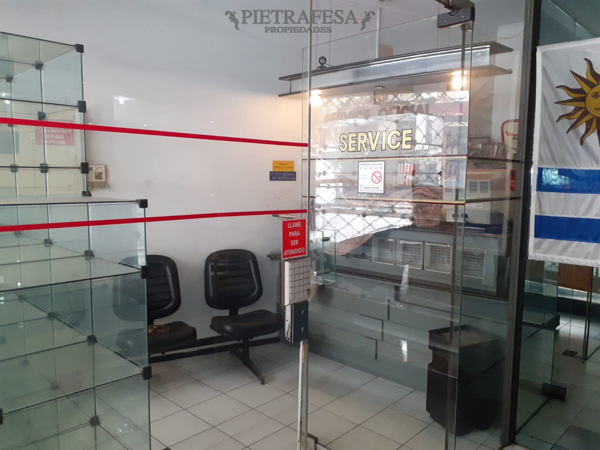 Local Comercial ID.1677 - Local en venta 9 ambientes 7 baños - Colonia - Centro 