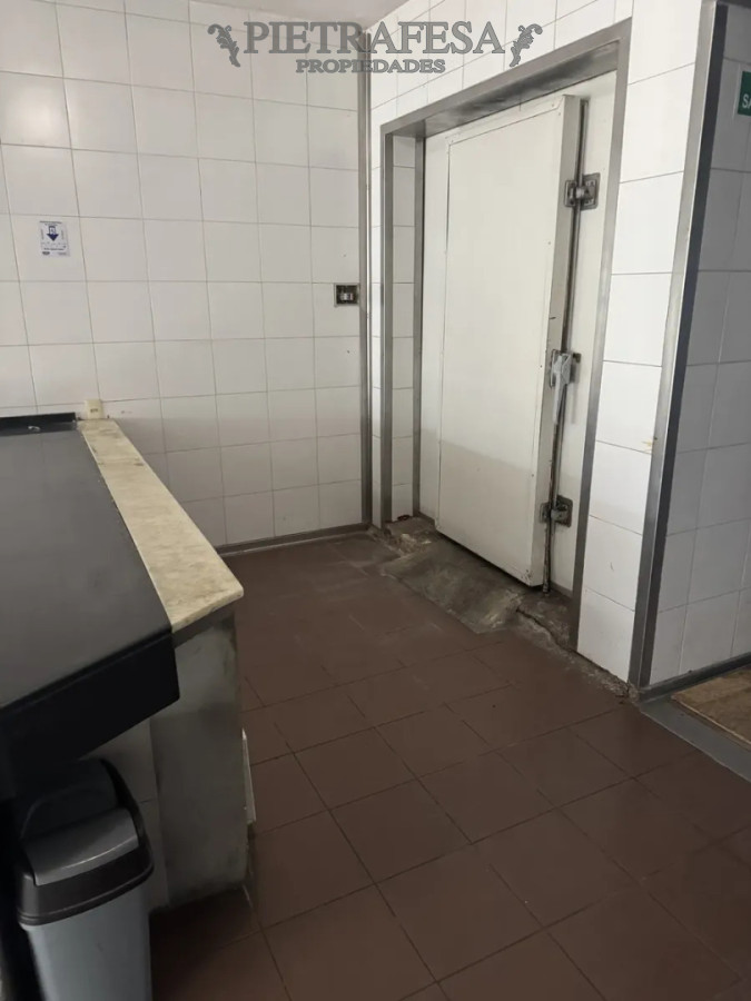Local Comercial ID.16481 - Local en alquiler, 1 baño. Mercado Modelo.