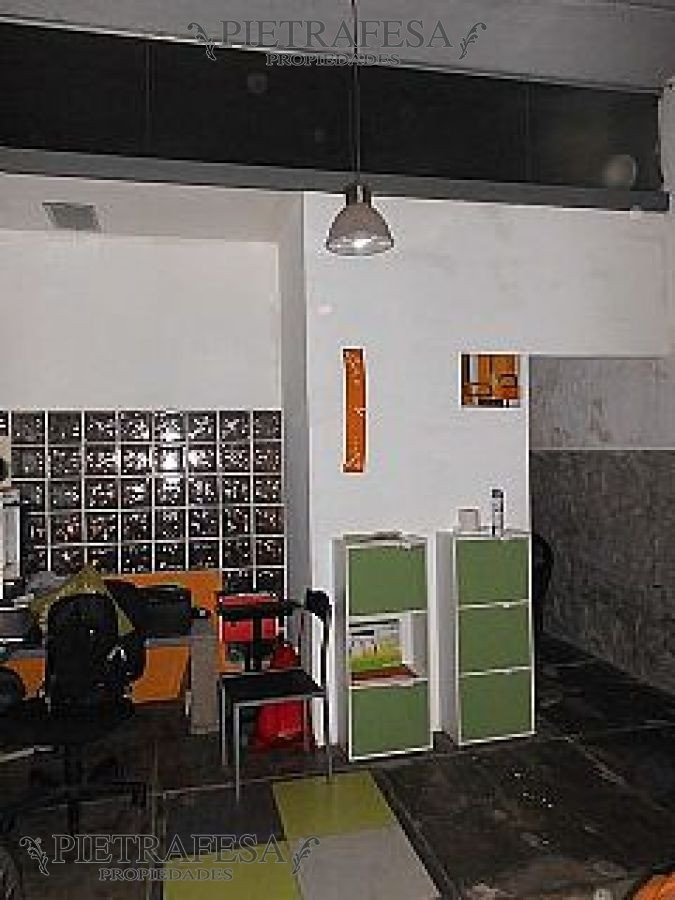 Local Comercial ID.3172 - Venta de Duplex mas monoambiente, 2 baños, 18 de julio esq Juan paullier Cordón.