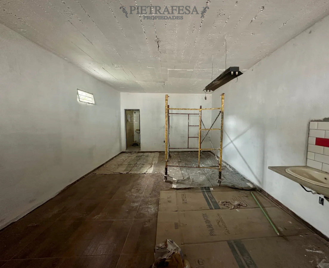 Local Comercial ID.14681 - Local en alquiler, 1 baño, patio, cochera. Union.