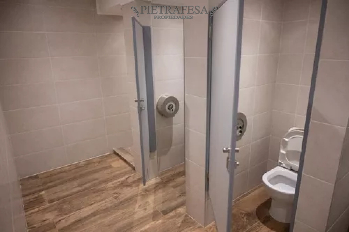 Local Comercial ID.12406 - Local en alquiler, 2baños, cocina. Brazo Oriental.