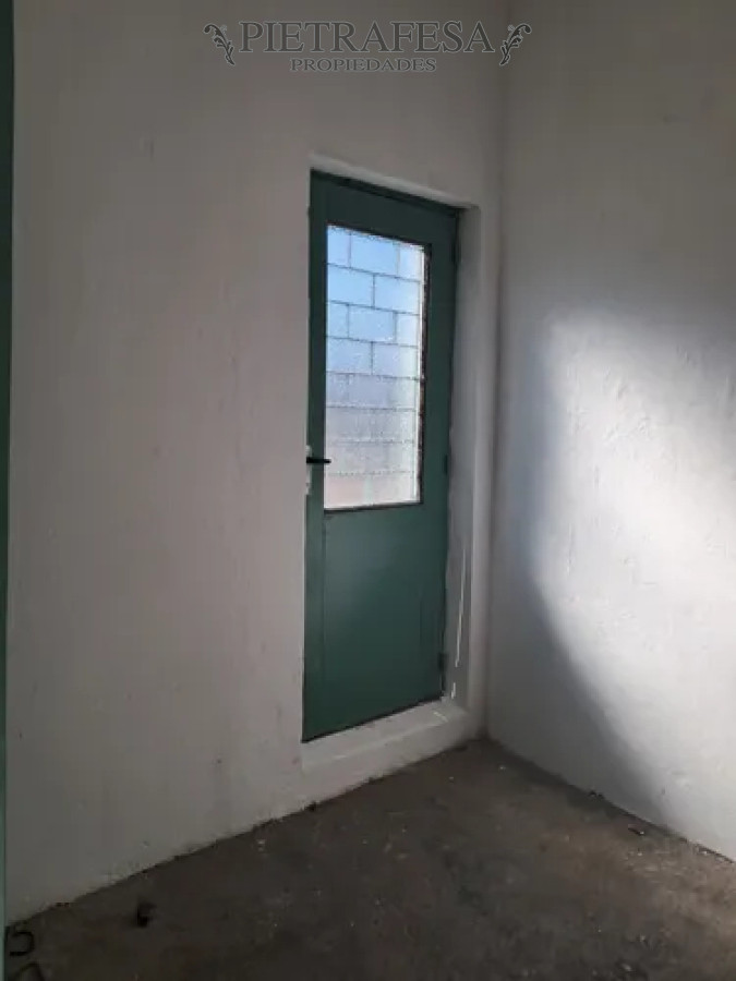Local Comercial ID.13928 - Local en alquiler, 1 baño, sótano. Prado.