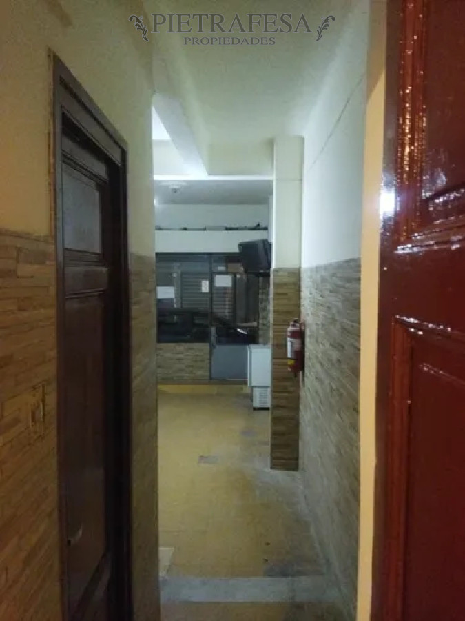 Local Comercial ID.13506 - Local en alquiler, 1dormitorio, 1baño, kitchenette. Aguada.