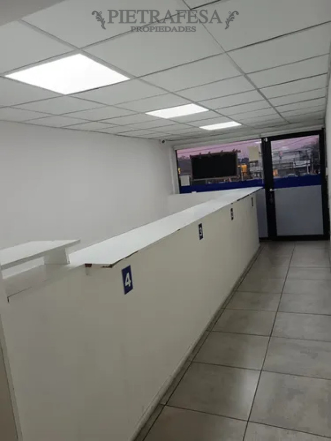 Local Comercial ID.14263 - Local en alquiler, 1 baño, cocina. Lagomar.