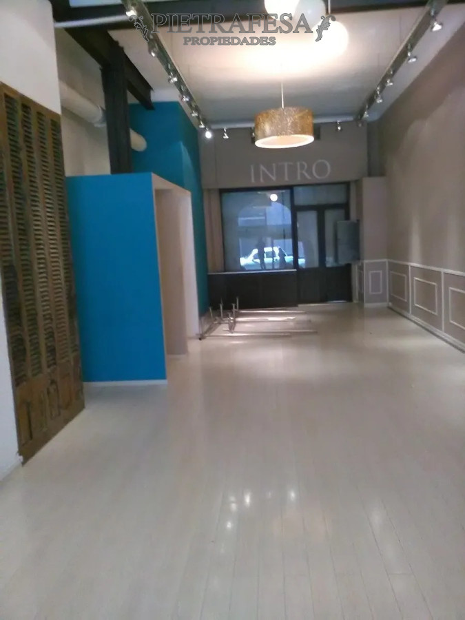 Local Comercial ID.2470 - Local en venta con renta Bartolomé Mitre-Ciudad Vieja