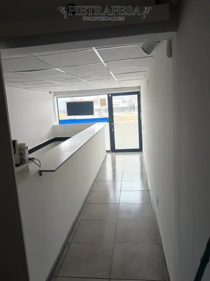 Local Comercial ID.14263 - Local en alquiler, 1 baño, cocina. Lagomar.