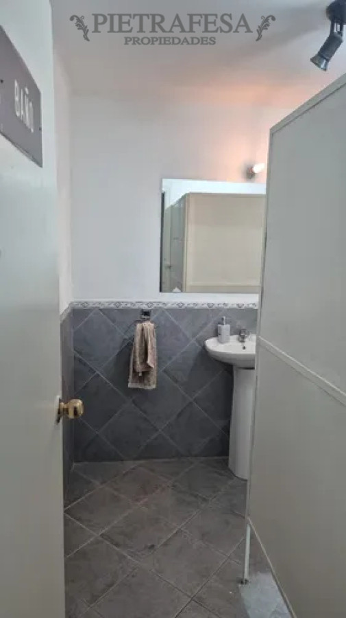 Local Comercial ID.13911 - Local en zona centro, 1 baño, cocina, depósito.