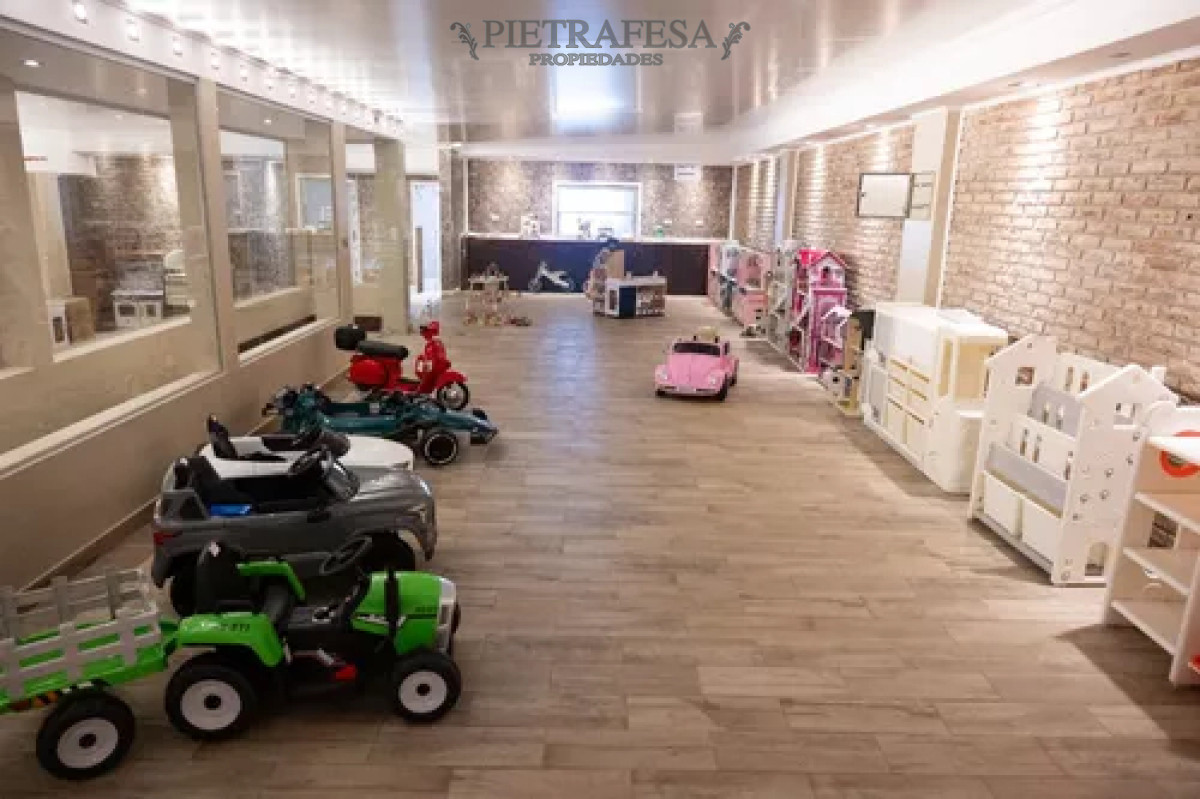 Local Comercial ID.12406 - Local en alquiler, 2baños, cocina. Brazo Oriental.