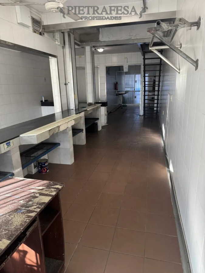 Local Comercial ID.16481 - Local en alquiler, 1 baño. Mercado Modelo.